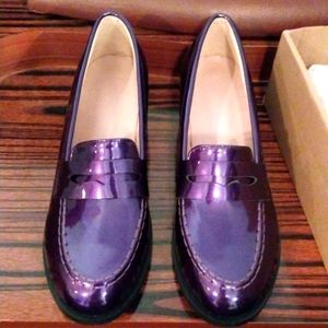 Female Purple loafer. Size 10. Very comfortable.